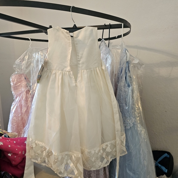 Girls Cinderella Dress New With Tags 4t $25 - Picture 9 of 9